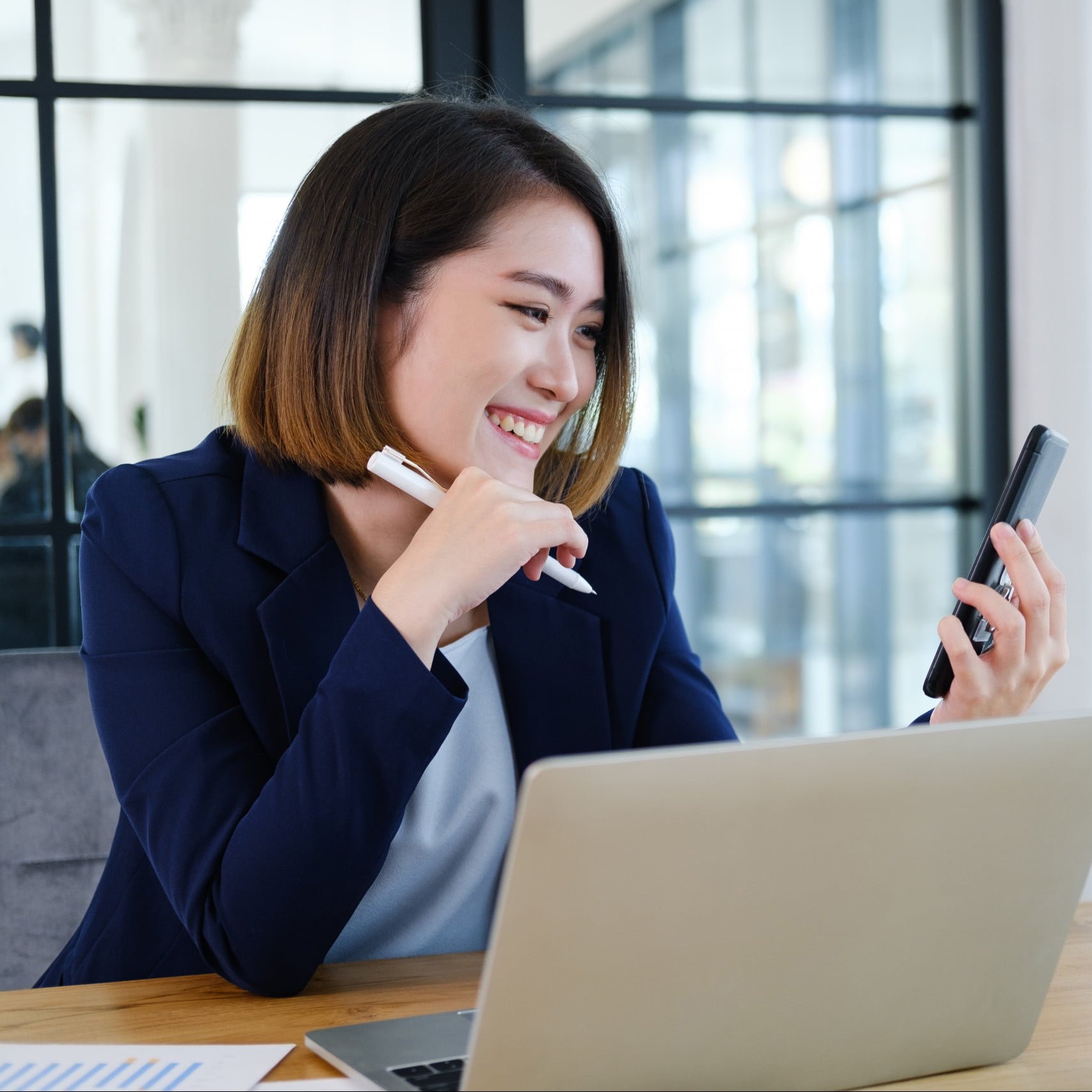 Young entrepreneur businesswoman working in modern office